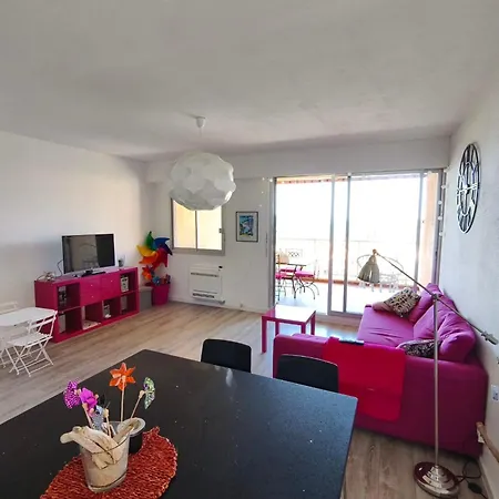 Spacious Near The Sea Apartment